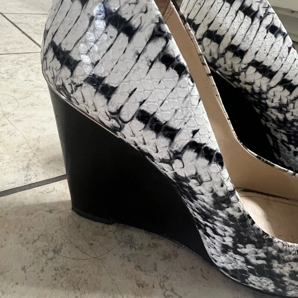 Coach Orchard Black and White Snake Print Wedge Leather Pumps, size 9